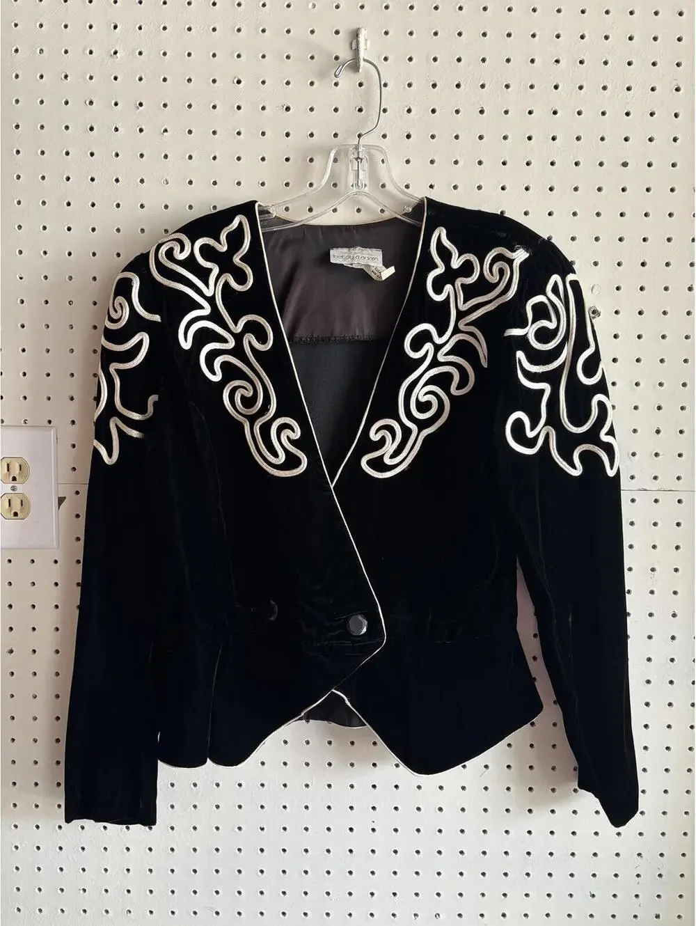 Vintage Black Velvet Jacket with White Embroidered Detail - Picture 7 of 9